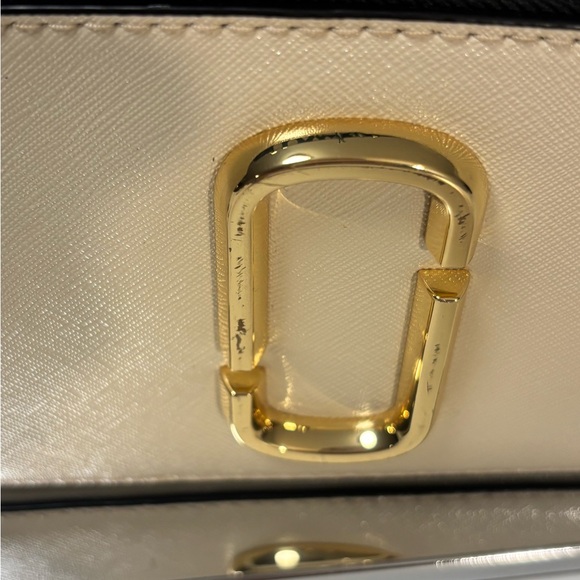 Marc Jacobs Cream and Black Crossbody Camera Bag - Picture 11 of 12